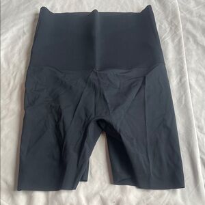 Seamless Black High-Waisted Shapewear Shorts